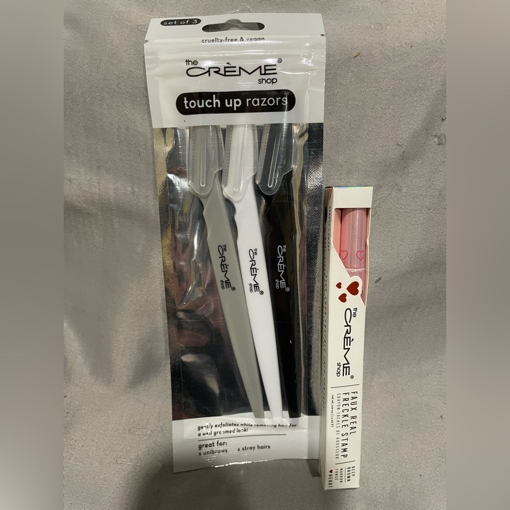 The Crème Shop Touch Up Razors and Lip Balm Set - Black, White, Pink